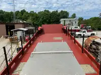เรือขนส่งสัมภาระขึ้นฝั่งแบบมีถัง สำหรับขาย