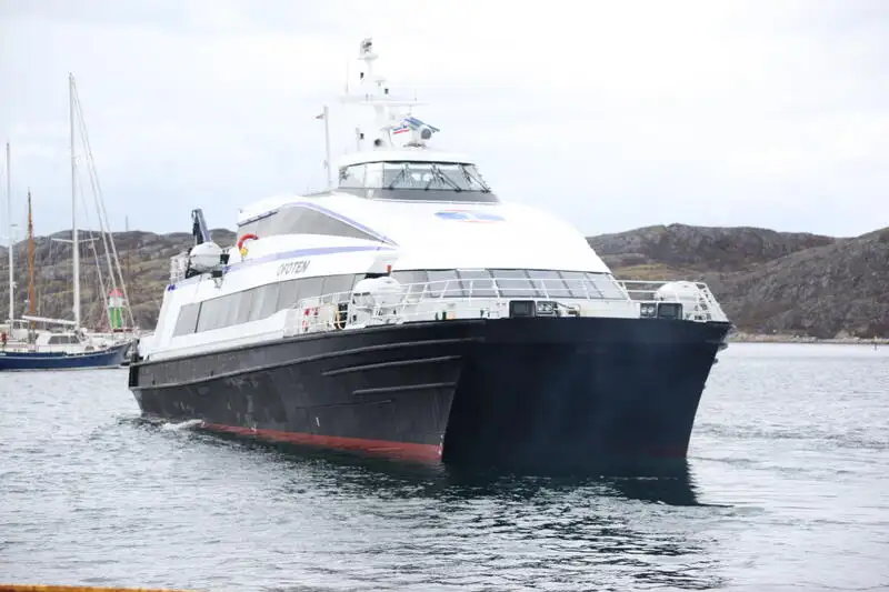 เรือสองลำ (Catamaran) สำหรับขาย