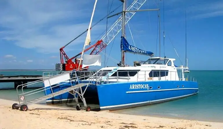 เรือสองลำ (Catamaran) สำหรับขาย