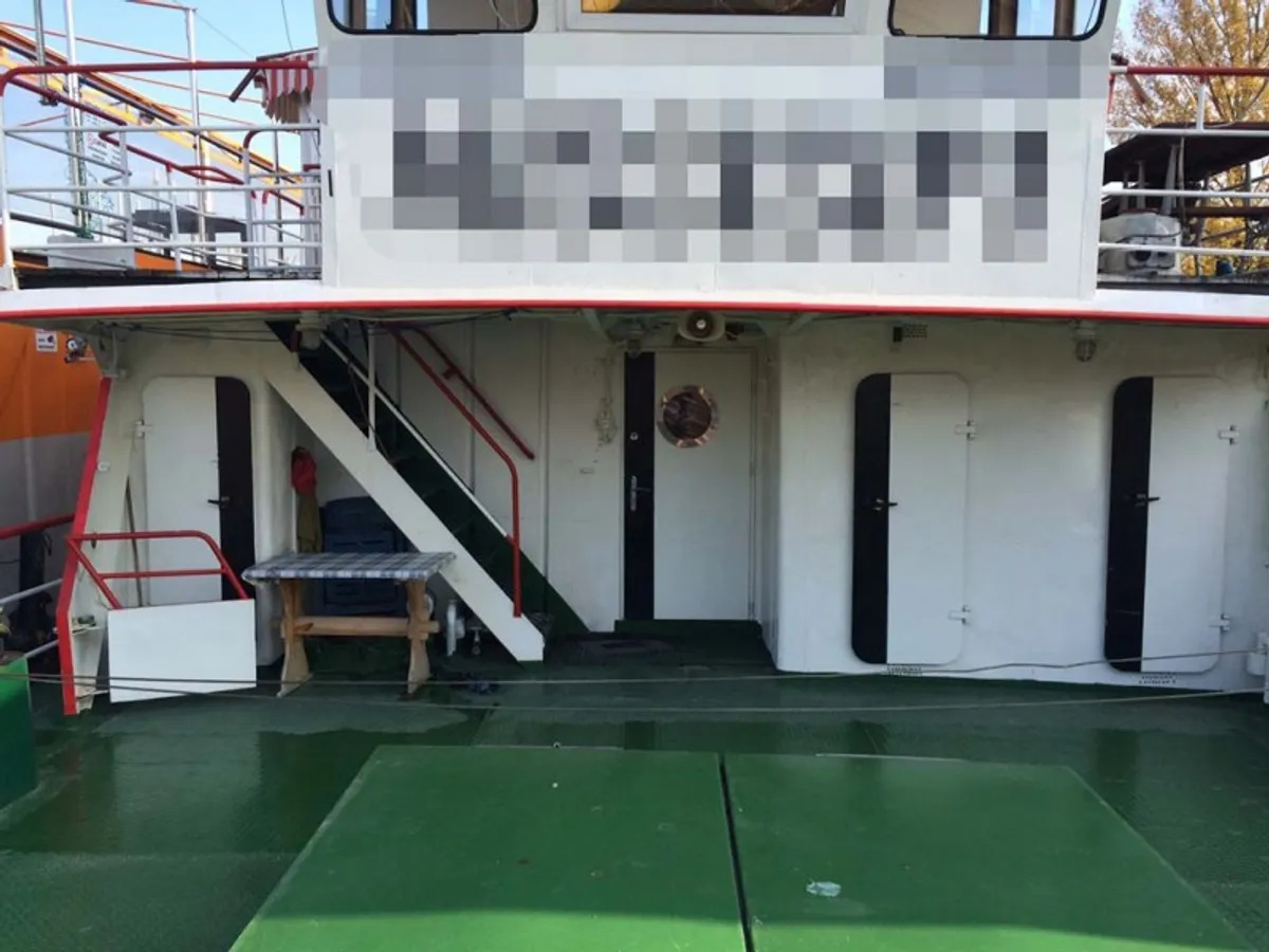 เรือบรรทุกตู้คอนเทนเนอร์ สำหรับขาย
