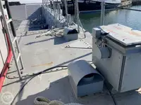 เรือขนส่งสัมภาระขึ้นฝั่งแบบมีถัง สำหรับขาย