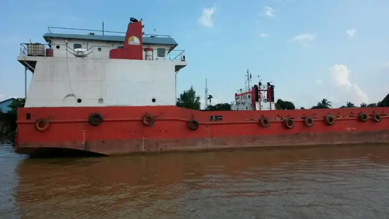 เรือขนส่งสัมภาระขึ้นฝั่งแบบมีถัง สำหรับขาย
