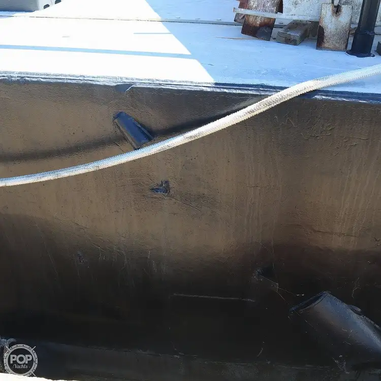 เรือขนส่งสัมภาระขึ้นฝั่งแบบมีถัง สำหรับขาย