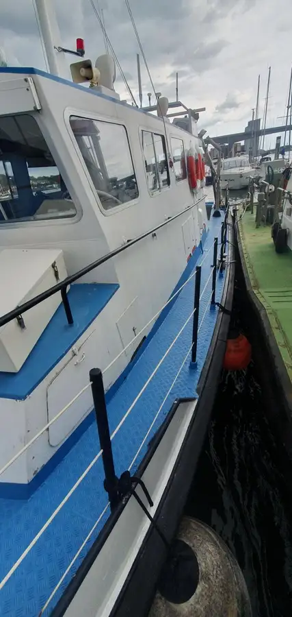 เรือบรรทุกตู้คอนเทนเนอร์ สำหรับขาย