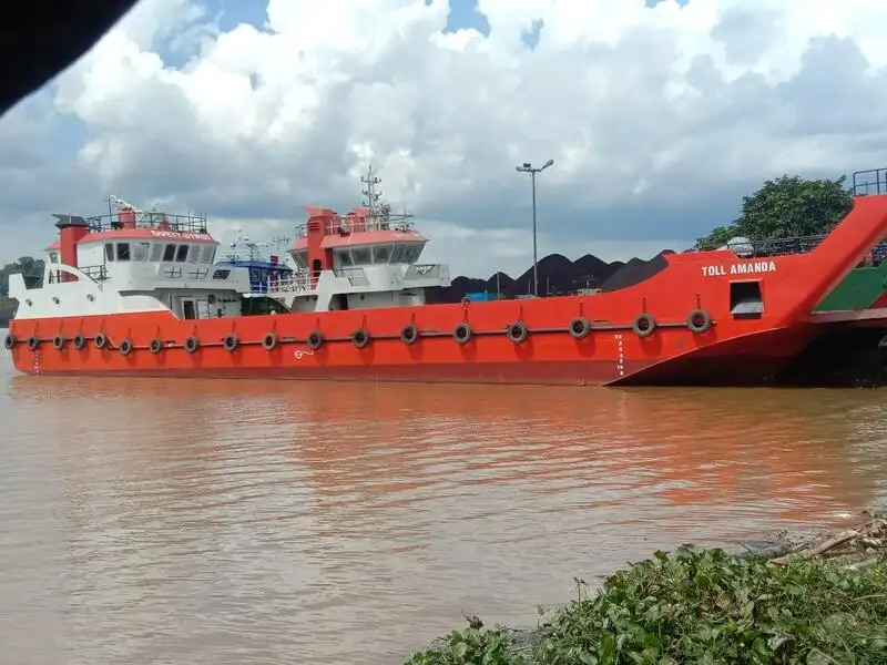 เรือขนส่งสัมภาระขึ้นฝั่งแบบมีถัง สำหรับขาย
