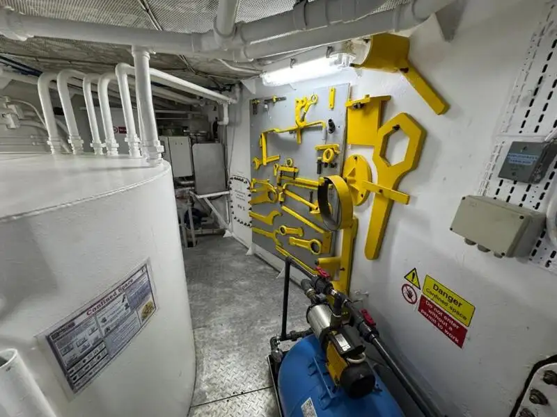 เรือบรรทุกตู้คอนเทนเนอร์ สำหรับขาย