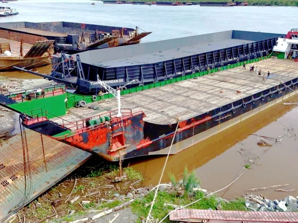 เรือขนส่งสัมภาระขึ้นฝั่งแบบมีถัง สำหรับขาย