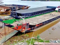 เรือขนส่งสัมภาระขึ้นฝั่งแบบมีถัง สำหรับขาย