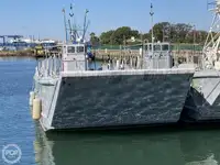เรือขนส่งสัมภาระขึ้นฝั่งแบบมีถัง สำหรับขาย