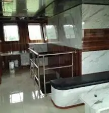 เรือขนส่งสัมภาระขึ้นฝั่งแบบมีถัง สำหรับขาย