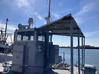 เรือขนส่งสัมภาระขึ้นฝั่งแบบมีถัง สำหรับขาย