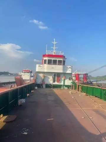 เรือขนส่งสัมภาระขึ้นฝั่งแบบมีถัง สำหรับขาย