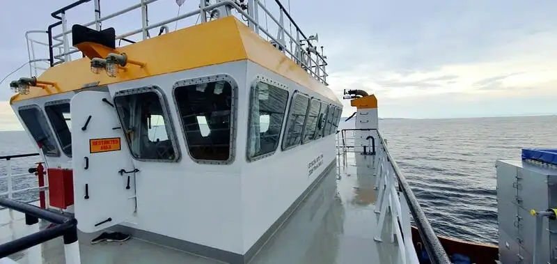 เรือขนส่งสัมภาระขึ้นฝั่งแบบมีถัง สำหรับขาย