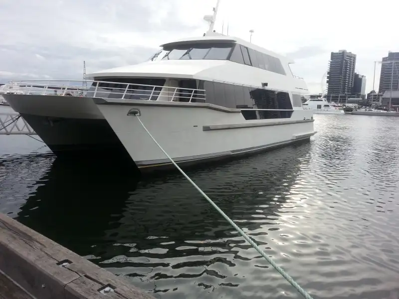 เรือสองลำ (Catamaran) สำหรับขาย