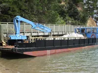 เรือขนส่งสัมภาระขึ้นฝั่งแบบมีถัง สำหรับขาย