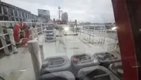 เรือบรรทุกปลาเป็น สำหรับขาย