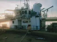 เรือขนส่งสัมภาระขึ้นฝั่งแบบมีถัง สำหรับขาย
