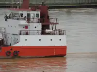 เรือขนส่งสัมภาระขึ้นฝั่งแบบมีถัง สำหรับขาย