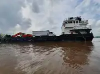 เรือขนส่งสัมภาระขึ้นฝั่งแบบมีถัง สำหรับขาย