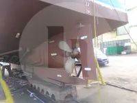 เรือบรรทุกปลาเป็น สำหรับขาย