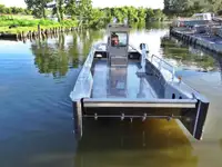 เรือขนส่งสัมภาระขึ้นฝั่งแบบมีถัง สำหรับขาย