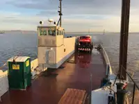เรือขนส่งสัมภาระขึ้นฝั่งแบบมีถัง สำหรับขาย