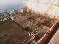 เรือขนส่งสัมภาระขึ้นฝั่งแบบมีถัง สำหรับขาย