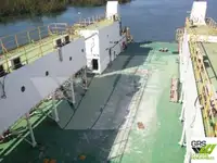 เรือขนส่งสัมภาระขึ้นฝั่งแบบมีถัง สำหรับขาย