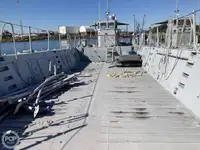 เรือขนส่งสัมภาระขึ้นฝั่งแบบมีถัง สำหรับขาย