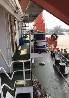 เรือขนส่งสัมภาระขึ้นฝั่งแบบมีถัง สำหรับขาย