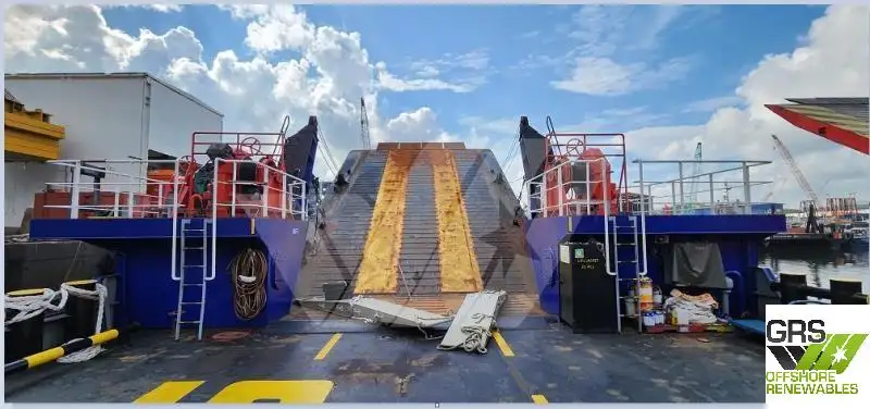 เรือขนส่งสัมภาระขึ้นฝั่งแบบมีถัง สำหรับขาย