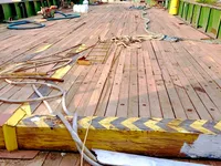 เรือขนส่งสัมภาระขึ้นฝั่งแบบมีถัง สำหรับขาย