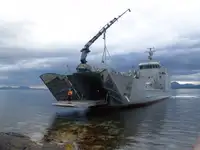 เรือขนส่งสัมภาระขึ้นฝั่งแบบมีถัง สำหรับขาย