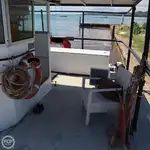 เรือขนส่งสัมภาระขึ้นฝั่งแบบมีถัง สำหรับขาย