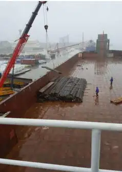 เรือขนส่งสัมภาระขึ้นฝั่งแบบมีถัง สำหรับขาย