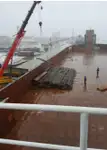 เรือขนส่งสัมภาระขึ้นฝั่งแบบมีถัง สำหรับขาย