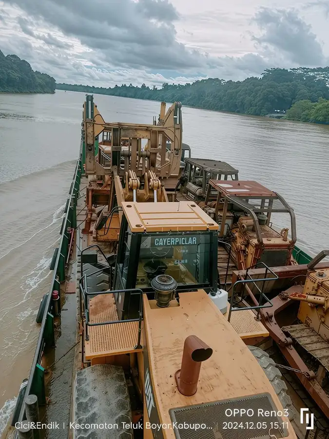 เรือขนส่งสัมภาระขึ้นฝั่งแบบมีถัง สำหรับขาย