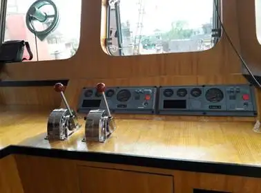 เรือขนส่งสัมภาระขึ้นฝั่งแบบมีถัง สำหรับขาย