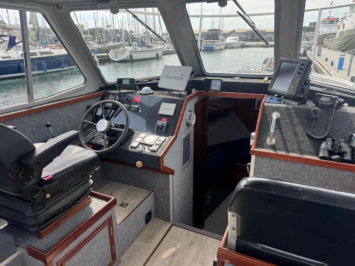 เรือนำร่อง สำหรับขาย