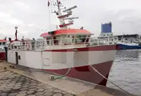 เรือบรรทุกปลาเป็น สำหรับขาย