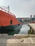 เรือขนส่งสัมภาระขึ้นฝั่งแบบมีถัง สำหรับขาย