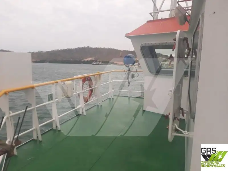 เรือขนส่งสัมภาระขึ้นฝั่งแบบมีถัง สำหรับขาย
