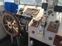 เรือขนส่งสัมภาระขึ้นฝั่งแบบมีถัง สำหรับขาย