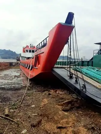 เรือขนส่งสัมภาระขึ้นฝั่งแบบมีถัง สำหรับขาย