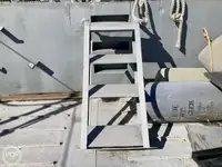 เรือขนส่งสัมภาระขึ้นฝั่งแบบมีถัง สำหรับขาย