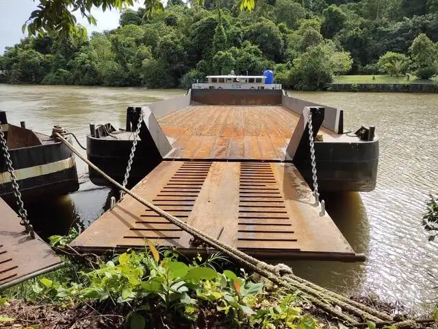 เรือขนส่งสัมภาระขึ้นฝั่งแบบมีถัง สำหรับขาย