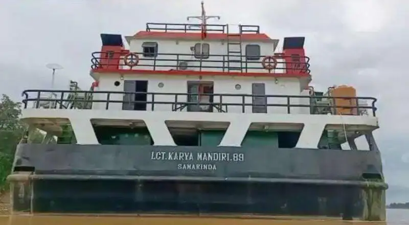 เรือขนส่งสัมภาระขึ้นฝั่งแบบมีถัง สำหรับขาย