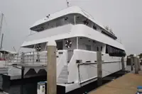 เรือสองลำ (Catamaran) สำหรับขาย