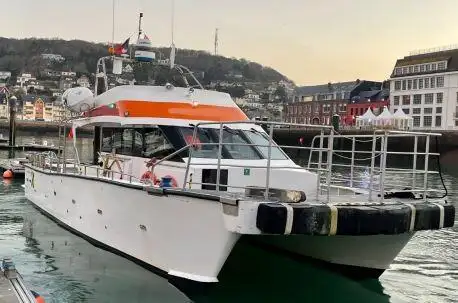เรือสองลำ (Catamaran) สำหรับขาย