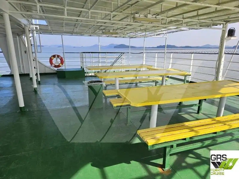 เรือขนส่งสัมภาระขึ้นฝั่งแบบมีถัง สำหรับขาย